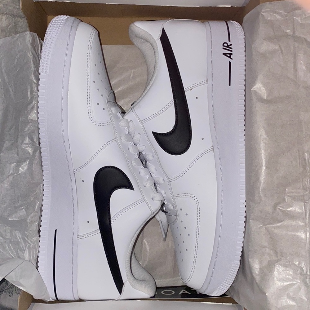 Nike Air Force 1' 07 AN20 NWT RARE